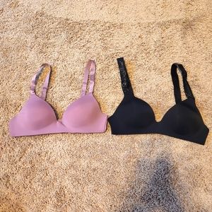 Victoria's Secret t-shirt lightly lined wireless bras